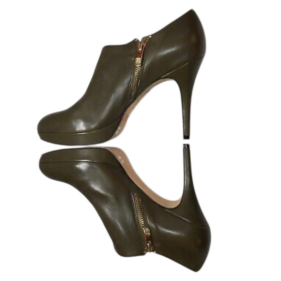 Vince Camuto Elvin Black Leather Ankle Booties Medium Platform Heels Size 10 - Picture 1 of 12